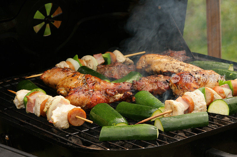 BBQ烤肉和棍子