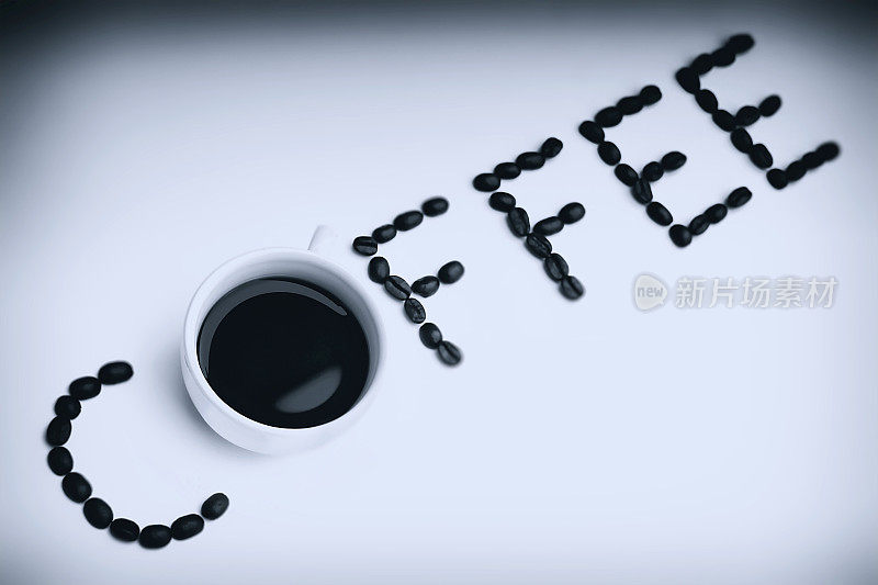 Cup和beans拼成coffee(咖啡)