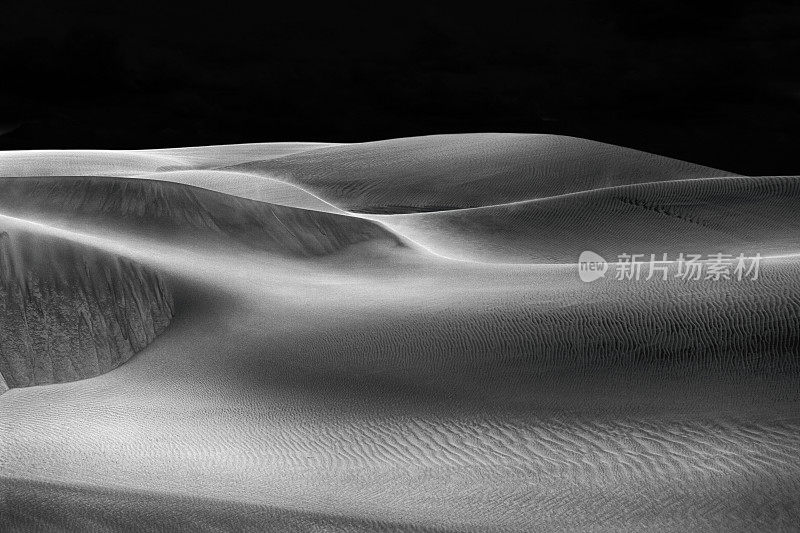 黑色和白色的沙丘视图，Jericoacoara，巴西