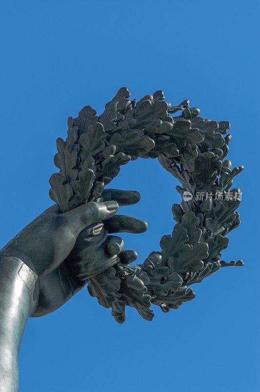巴伐利亚雕像手中的月桂花环