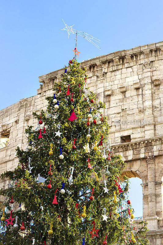 意大利，罗马，罗马体育馆前的圣诞树