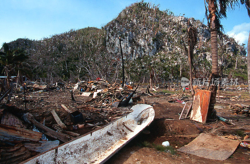 1998年米奇飓风在洪都拉斯瓜纳加湾群岛造成的破坏和碎片