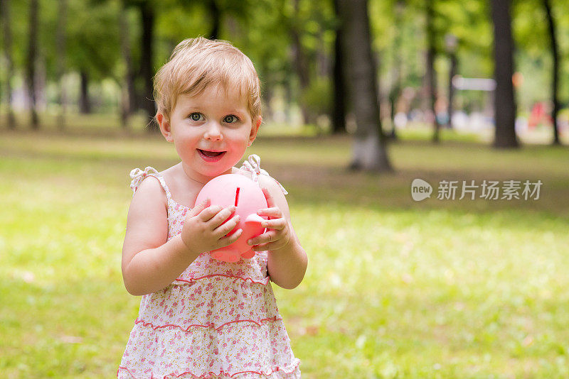 小孩子有储蓄罐，童年有积蓄