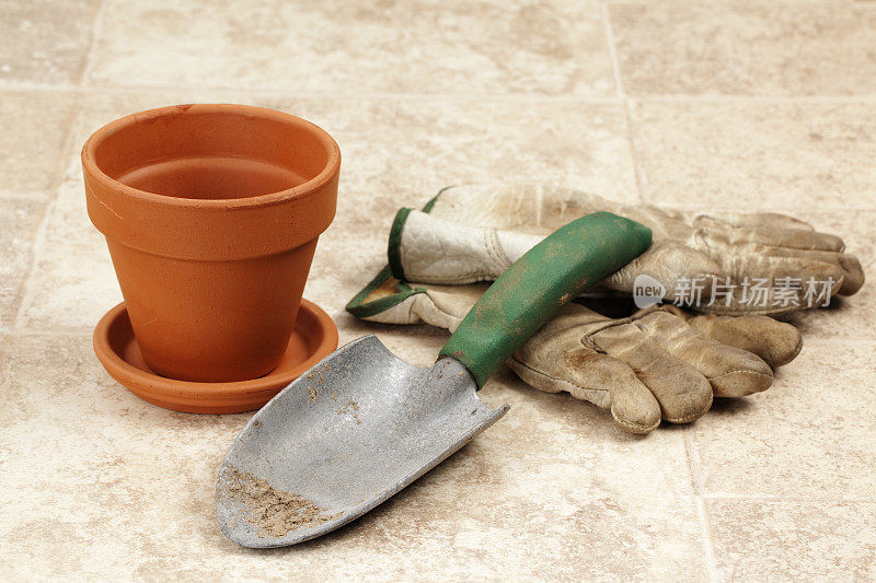 采购产品陶土花盆，园艺泥铲，和手套
