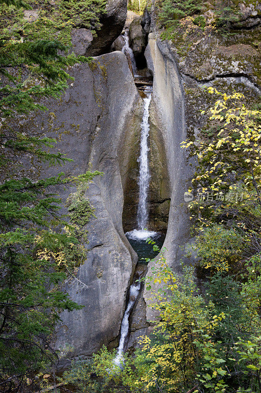 潘趣碗瀑布-贾斯珀国家公园，加拿大