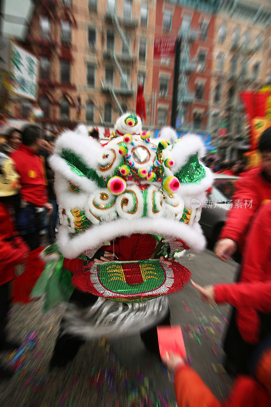 传统的中国新年舞狮