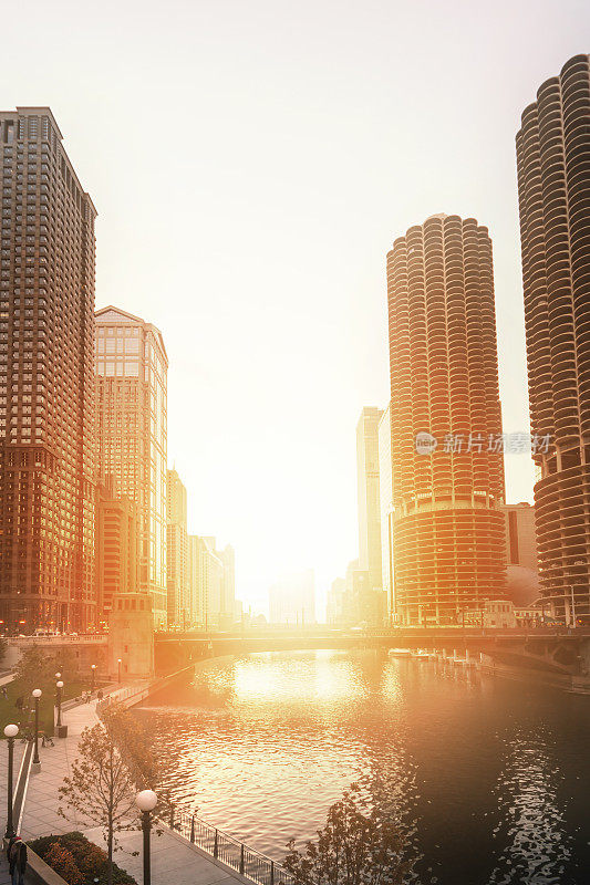 芝加哥河的日落