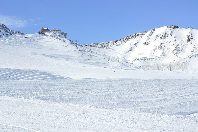 senales冰川上的雪山山峰