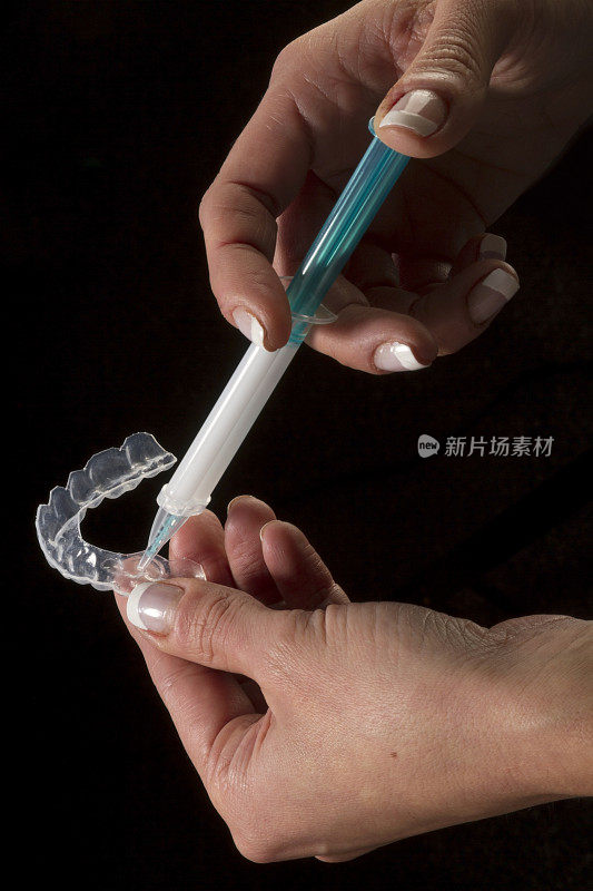 牙齿美白托盘和涂抹器