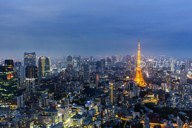 东京塔，夜晚的日本