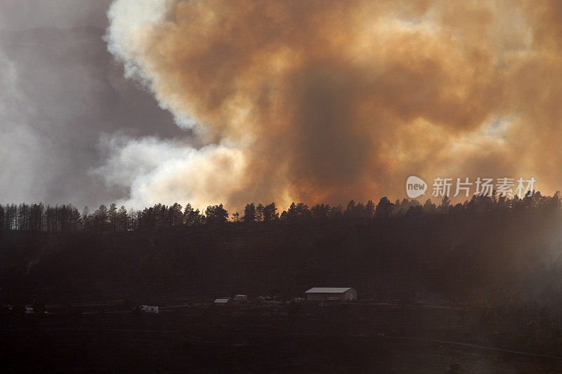 科罗拉多州普韦布洛比乌拉山大火浓烟落基山脉