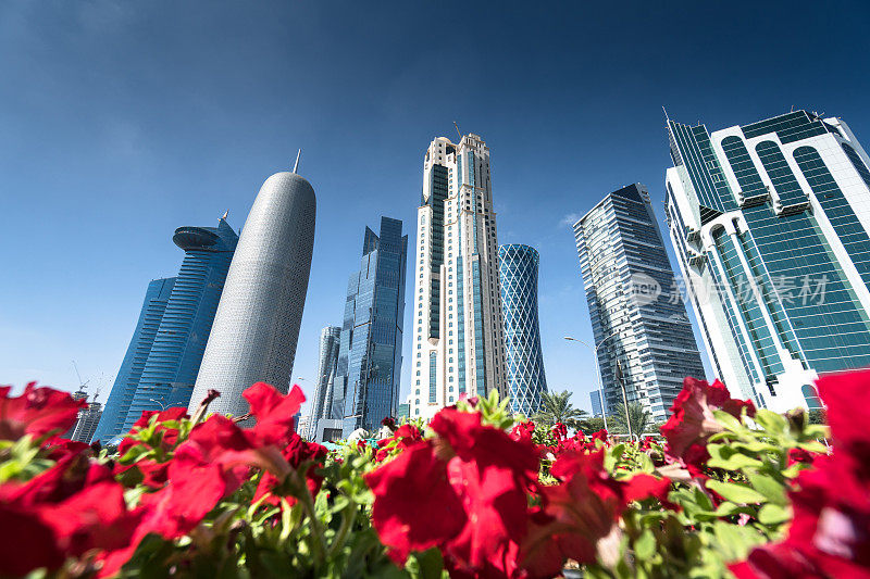 卡塔尔市中心的多哈天际线