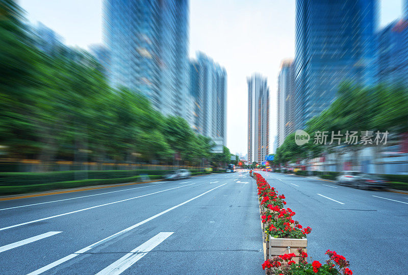 中国上海陆家嘴的世纪大道街景。