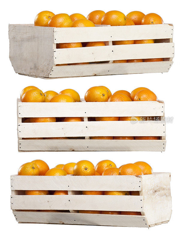 新鲜和成熟的橙子水果在一个木箱孤立的白色背景