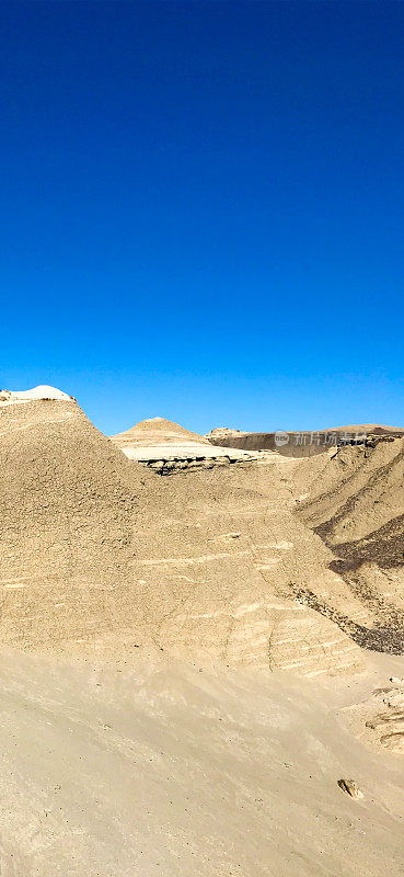 比斯提荒地，纳米:岩层，蓝天背景