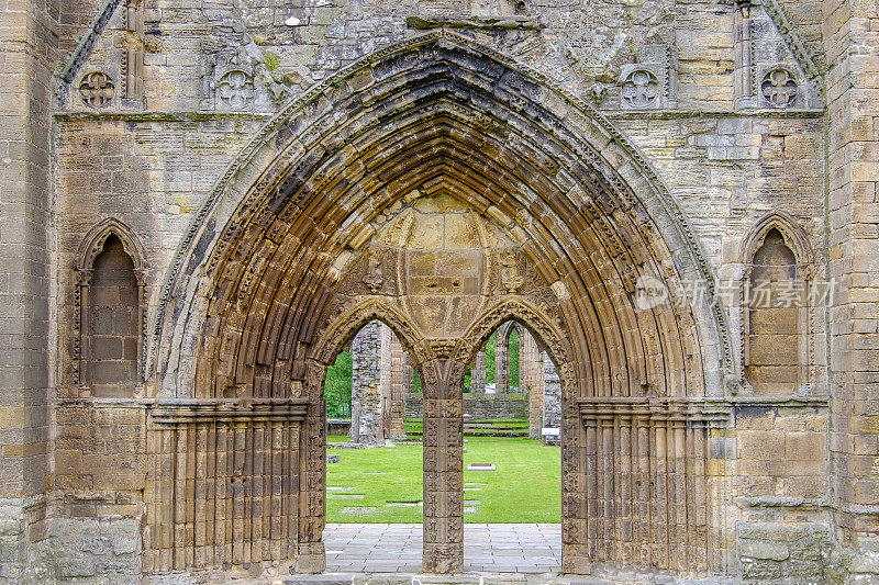 埃尔金大教堂位于苏格兰东北部，是一座建于1224年的中世纪建筑的历史遗迹。