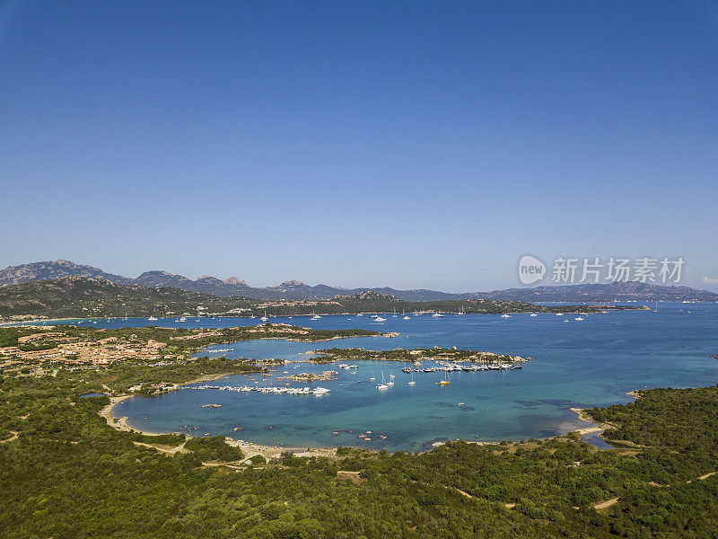 翡翠海岸鸟瞰图，撒丁岛，意大利