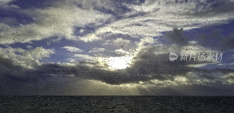 北海上空的零星降雨