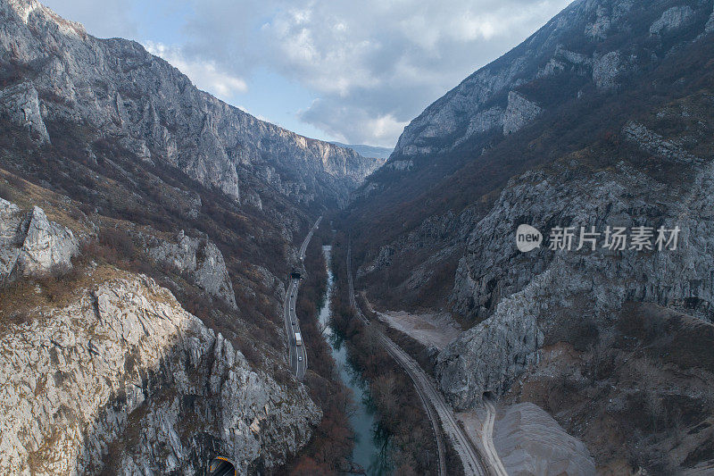 塞尔维亚的峡谷和道路