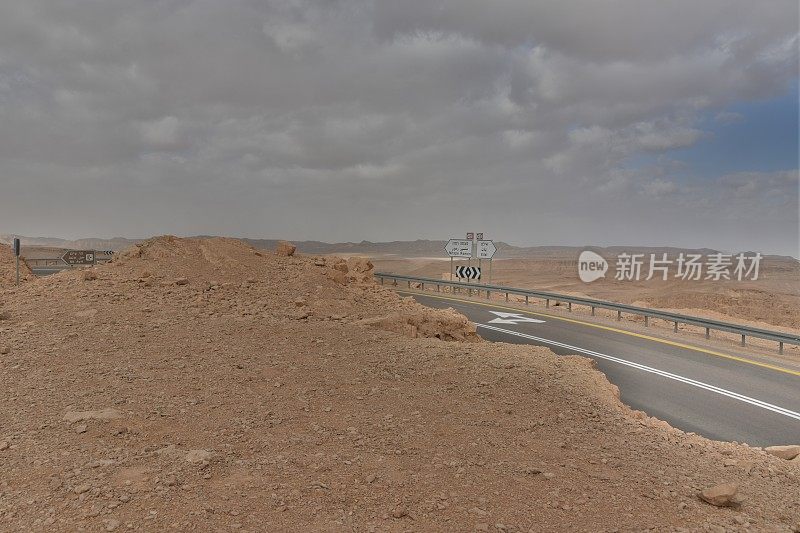 沙漠道路从地面看，HDR