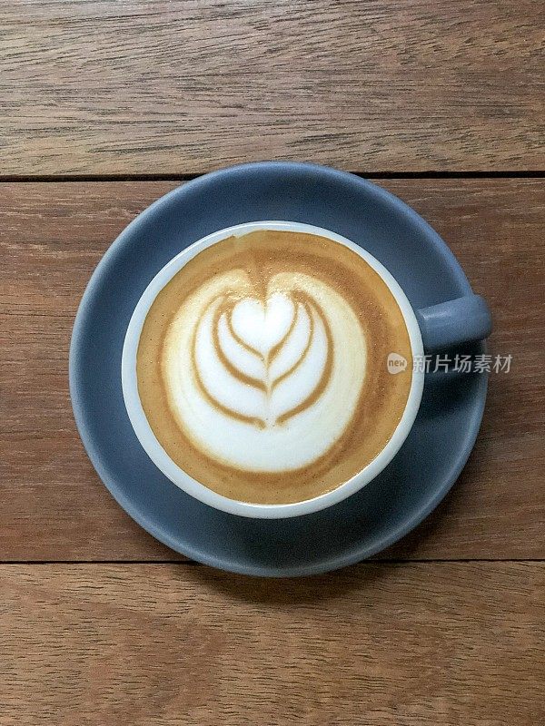 咖啡与拉花艺术俯视图