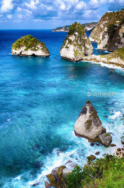 印度尼西亚巴厘岛附近的努沙佩尼达钻石海滩千岛的风景