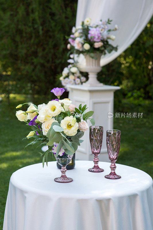 婚礼上的花卉装饰，特写