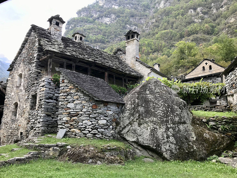 瑞士-康顿提基诺-瓦勒玛卡-托托村