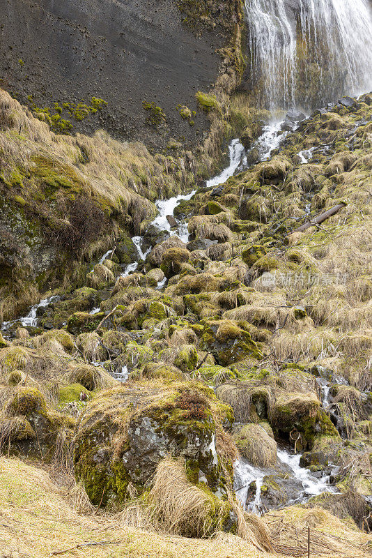 Seljalandsfoss瀑布附近的小瀑布，它是冰岛最受欢迎的瀑布之一