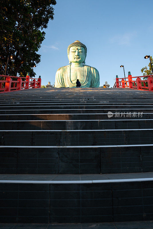 吴佛祖和镰仓大佛雕像，南邦，泰国