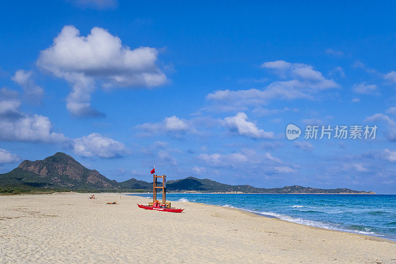 在意大利撒丁岛海岸海岸的皮西纳雷