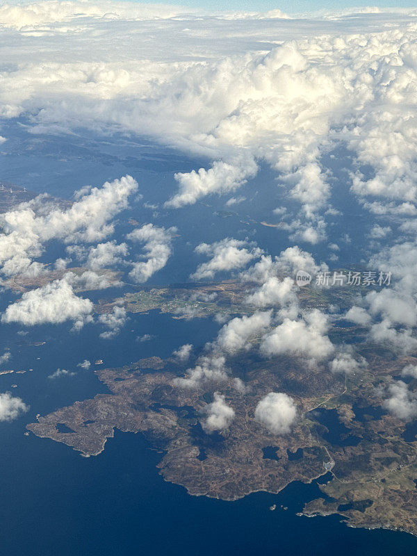 挪威西海岸斯塔万格和卑尔根之间的海岸峡湾鸟瞰图