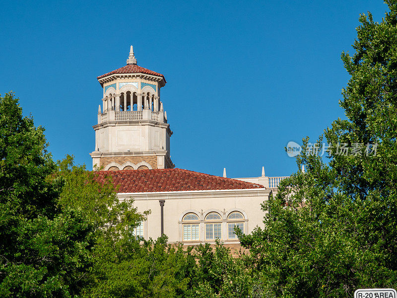 德克萨斯理工大学校园里的建筑。卢博克市,德克萨斯州。