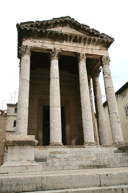 克罗地亚普拉的罗马神庙