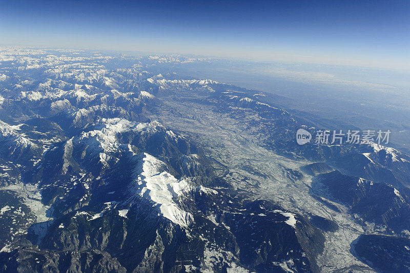 飞越阿尔卑斯山