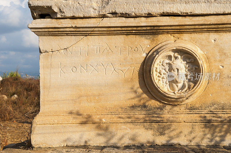 黎巴嫩提尔有希腊文字的古石棺