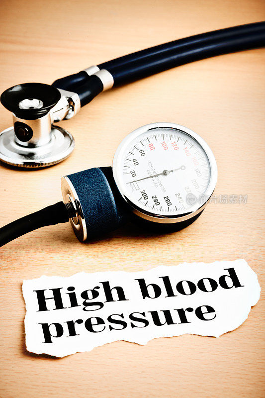 高血压告示、听诊器、血压计