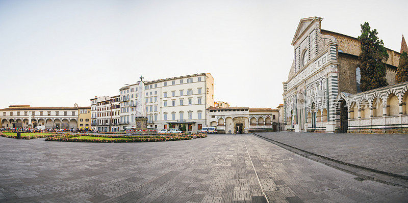 圣玛丽亚诺维拉广场，佛罗伦萨，意大利。
