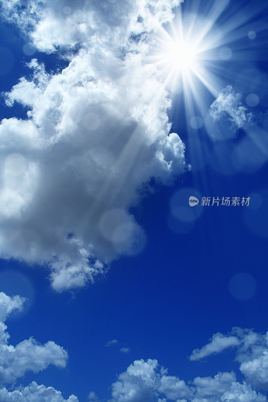 晴朗多云的蓝天