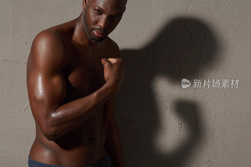 Fitnes肖像肌肉非洲种族英俊男子运动员