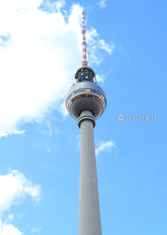 柏林电视塔与天空对抗