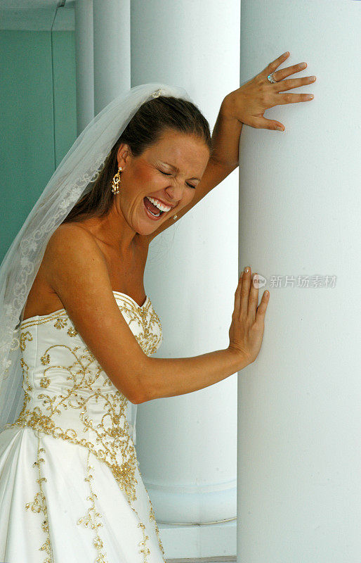 笑的新娘