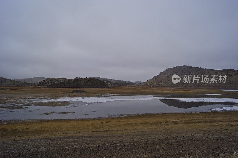 沙斯蒂纳湖