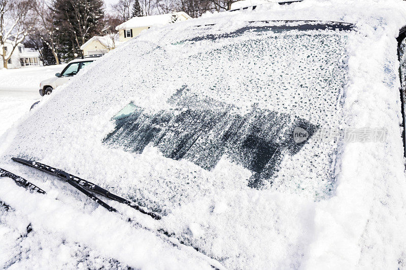 冰雪刮刮冬季雪地车的挡风玻璃