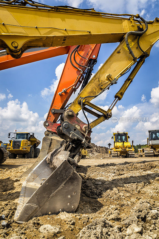 新公路S6上的筑路机械，Goleniów，波兰