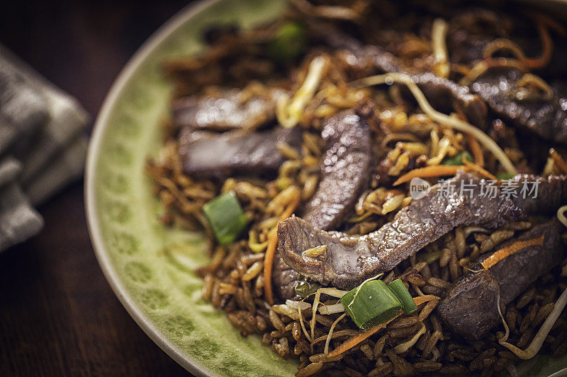 亚洲牛肉炒饭