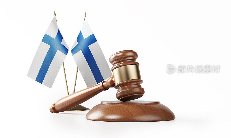木槌和孤立在白色上的芬兰国旗:芬兰司法概念