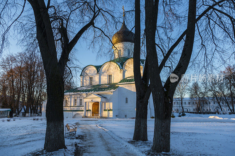 前往俄罗斯金环亚历山德罗夫斯卡娅斯洛博达的Troitsky大教堂