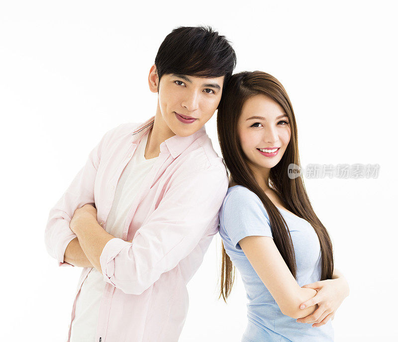 微笑的亚洲年轻夫妇的肖像