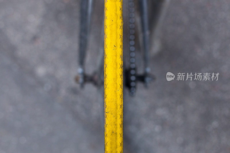 黄色的自行车车轮